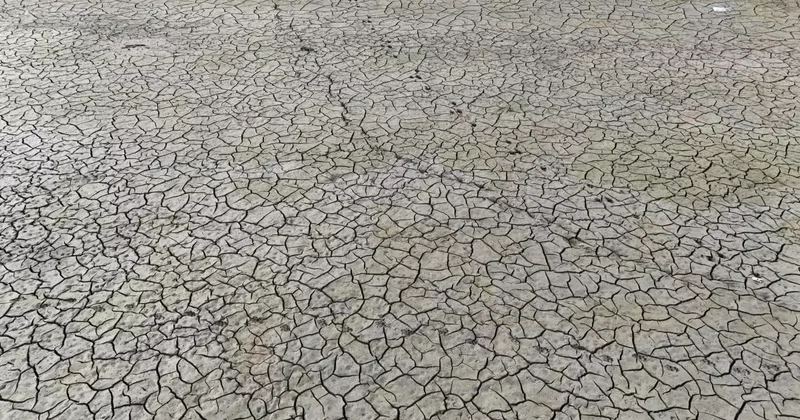 Megakent İstanbul a su sağlayan Sazlıdere Barajı ndaki su seviyesi düşünce kuraklığın en net görüntüsü ortaya çıktı