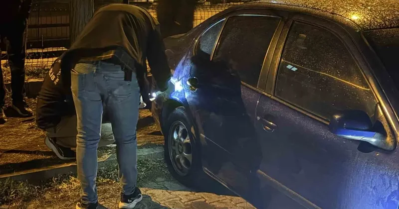 Bu mahallede neler oluyor? Aynı otoparktaki 5 otomobilin lastiğini kestiler