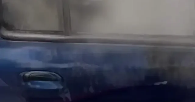 Sivas’ta seyir halindeyken alev alan otomobil kullanılamaz hale geldi VİDEO İZLE