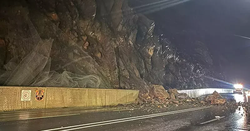 Hakkari deki heyelan anı kamerada