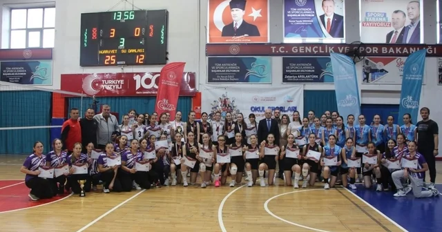 Yıldız kızlarda Hürriyet Ortaokulu şampiyon oldu Düzce Haberleri