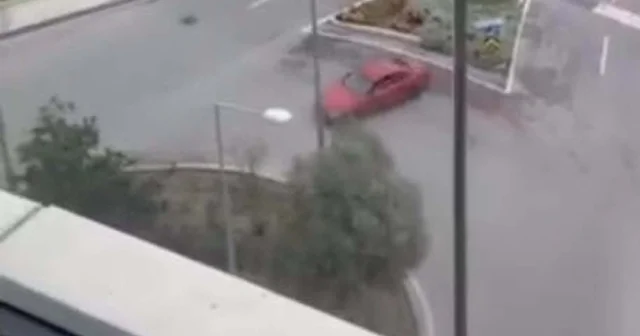 İzmir de drift yapan sürücü yakalandı; ehliyeti daha önceden iptal edilmiş İzmir Haberleri