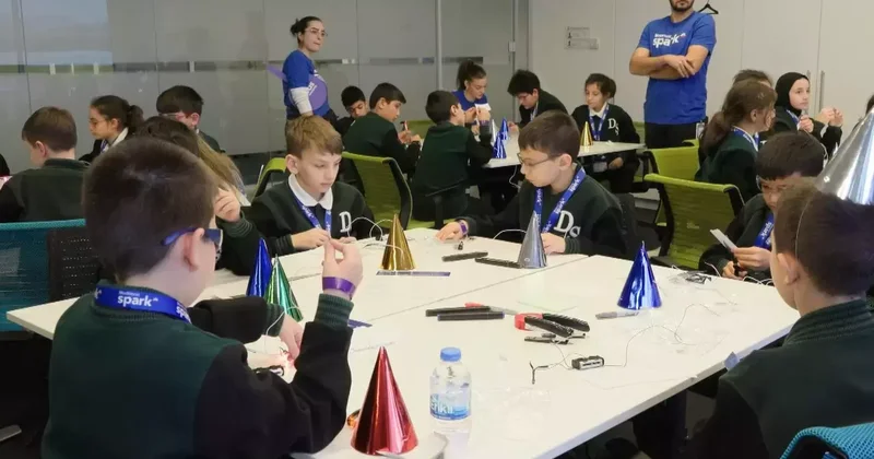 Medtronic Spark, Türkiye’de Darüşşafaka öğrencileriyle etkinlik gerçekleştirdi