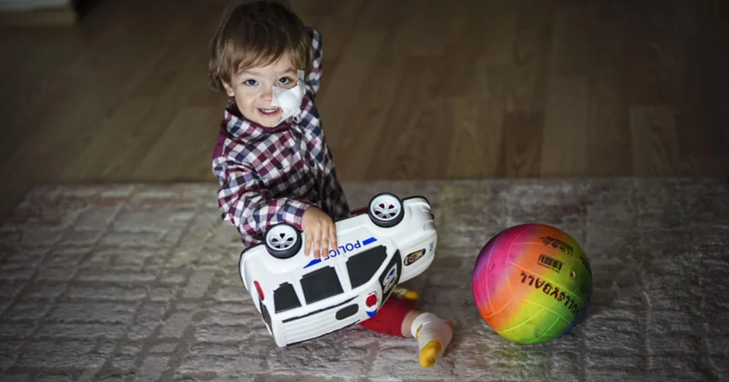 Pitbull saldırısına uğrayan iki kardeşten Efe de taburcu edildi