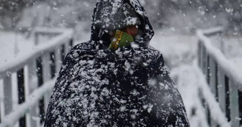 Bere, eldiven dolapta ne varsa çıkarın! İstanbul a lapa lapa kar için tarih verildi
