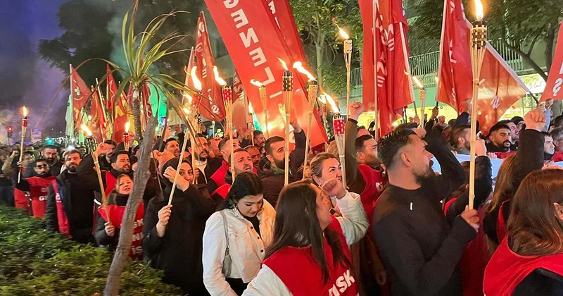 İzmir Büyükşehir Belediyesi işçilerinden meşaleli eylem