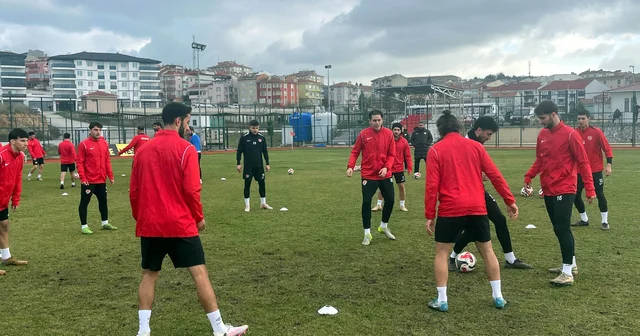 17 futbolcusu hak mahrumiyeti alan Edirnespor da teknik direktörden destek çağrısı Edirne Haberleri