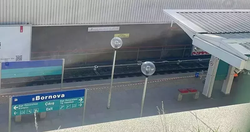 İzmir de metro arızası; seferler durduruldu