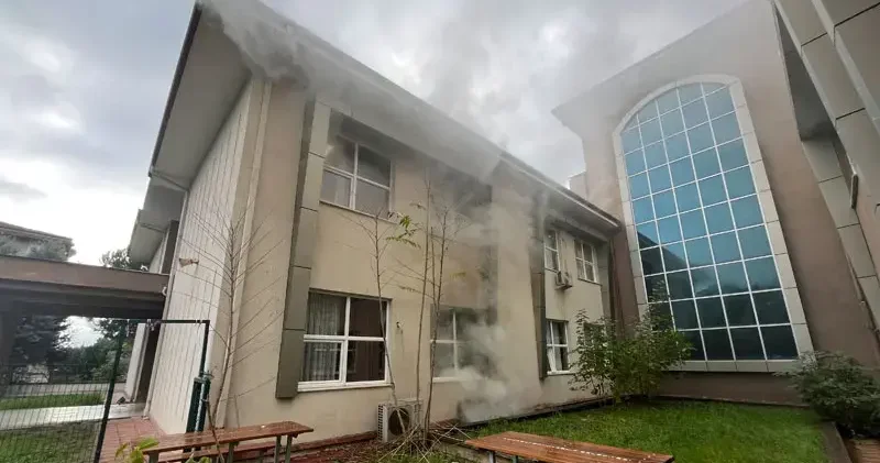 Okulun kağıt deposunda yangın; öğrenciler tahliye edildi