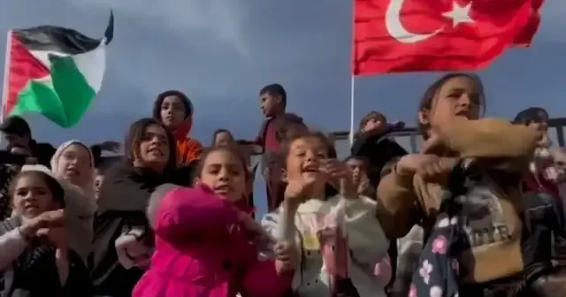 Gazzeli çocuklara umut oldu: İşgalcilerin yıktığı okul Türk yetkililerin girişimiyle yeniden hayat buldu VİDEO İZLE