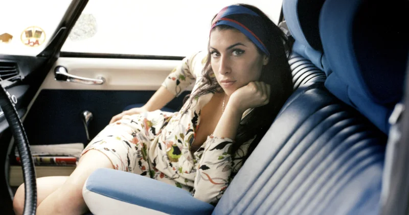 Amy Winehouse un babası davacı oldu: Arkadaşları kızımın eşyalarını sattı magazin haberleri