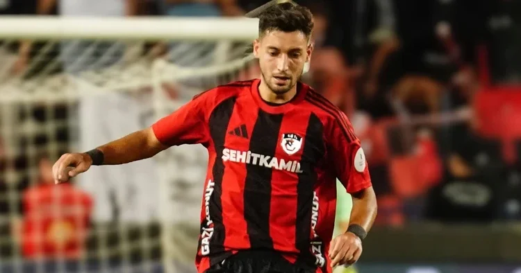 Gaziantep FK dan sakatlık açıklaması: Verilmeyen penaltı pozisyonunda Tayyip Talha nın yüz kemiği kırıldı!