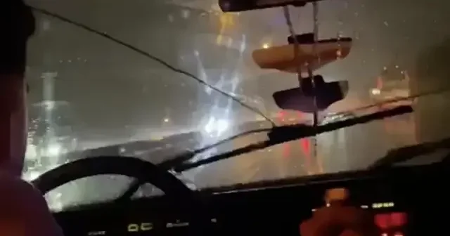 Tekirdağ da silecekleri bozulan gençlerden ilginç çözüm VİDEO İZLE