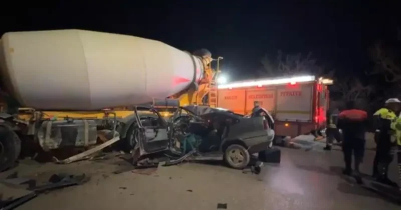 Otomobil beton mikserine çarptı: 1 yaralı