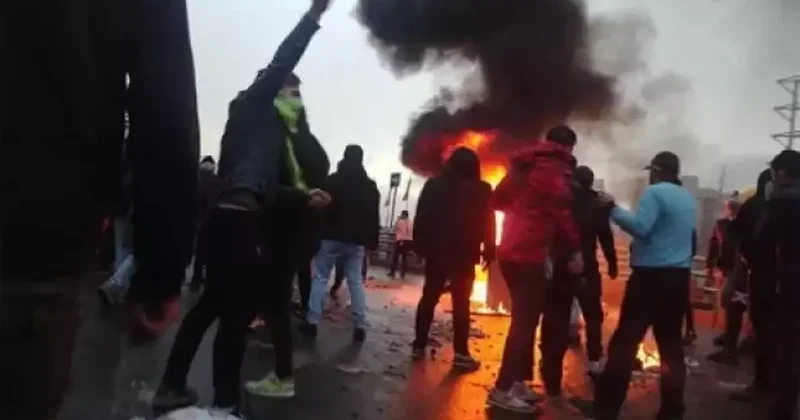 İran ordusundan göstericilere mesaj