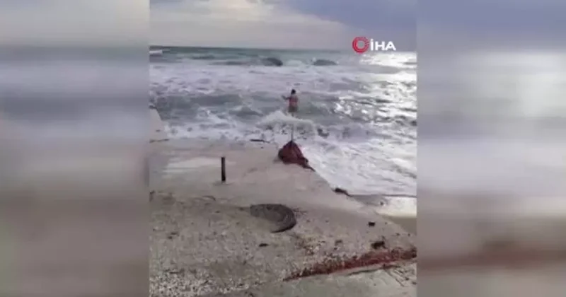 Yer: Silivri! Soğuk hava ve lodosa aldırış etmeden denize girdi