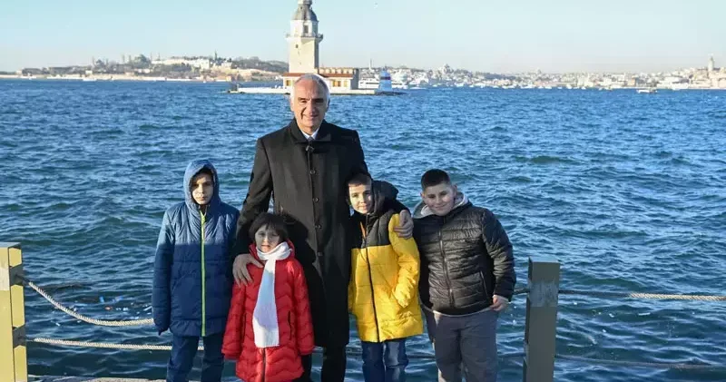 Bakan Ersoy, Sivas ta kardan Kız Kulesi yapan çocukları İstanbul da ağırladı