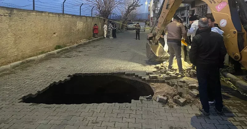 Yer: Manisa! Yağmurun çökerttiği yolda insan kemikleri ortaya çıktı!