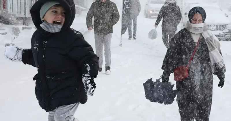 Kuvvetli kar yağışı geliyor! Meteoroloji uzmanından İstanbul Valisi ne tatil çağrısı