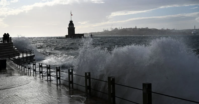 İstanbullulara yağış ve fırtına uyarısı! Son dakika haberleri