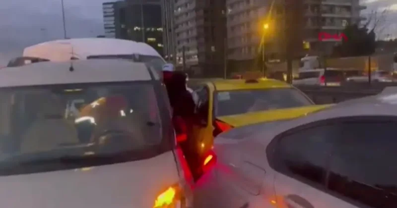 SON DAKİKA... İstanbul Yenibosna da zincirleme kaza: 6 araç birbirine girdi!