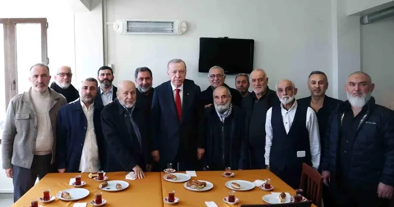 Erdoğan dan Gazetecilere Simit İkramı