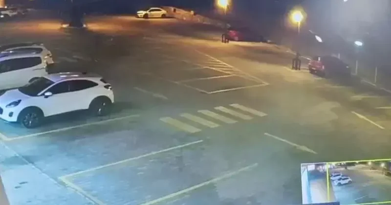 Kuşadası’nda kaldırıma çarpıp, takla atan motosikletin sürücüsü öldü; kaza anı kamerada