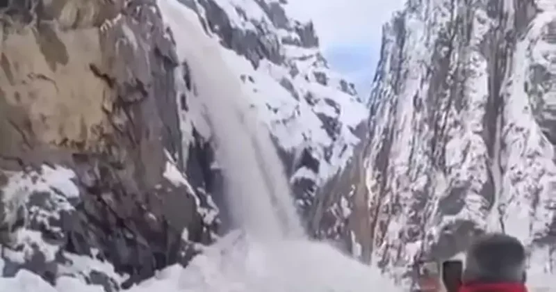 Kara yoluna çığ düştü! Yol ulaşıma kapatıldı