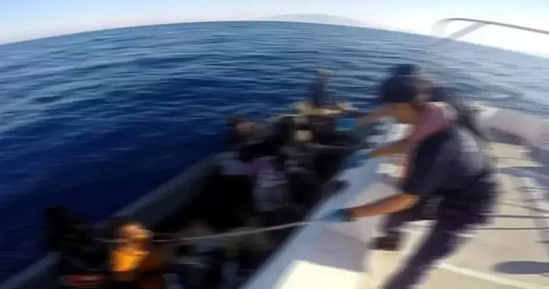 Bakan Yerlikaya: 37 düzensiz göçmen sağ olarak kurtarıldı