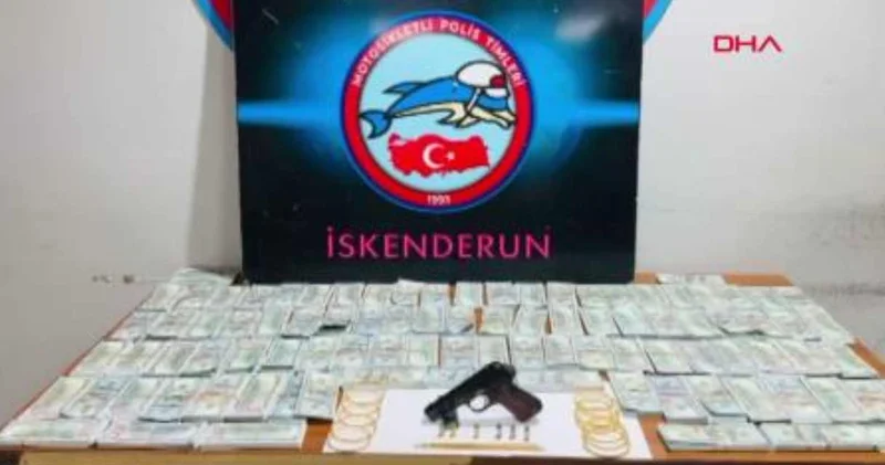 Şüpheli araçtan tam 1 milyon dolar sahte para çıktı