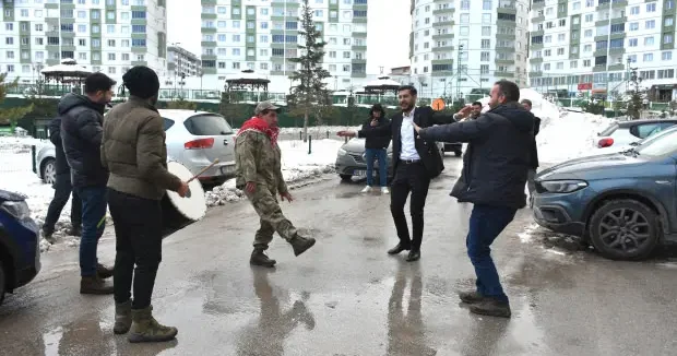Erzurum haberleri Özel gereksinimli Fatih için asker eğlencesi düzenlendi 10 Ocak 2026