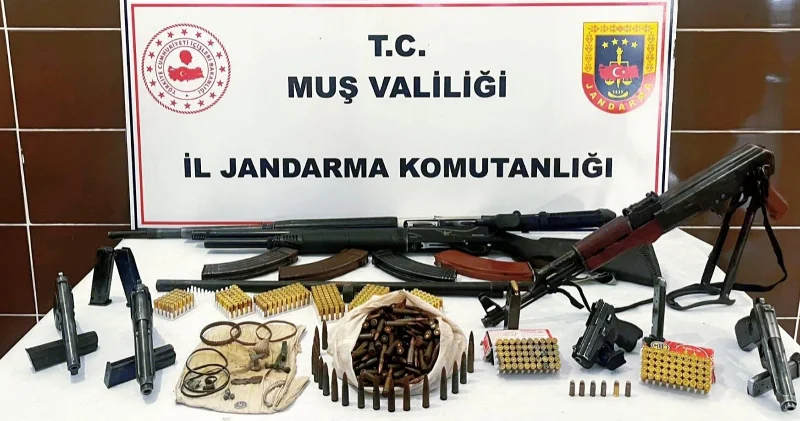 Eş zamanlı düzenlenen operasyonla cephanelik ele geçirildi Muş Haberleri