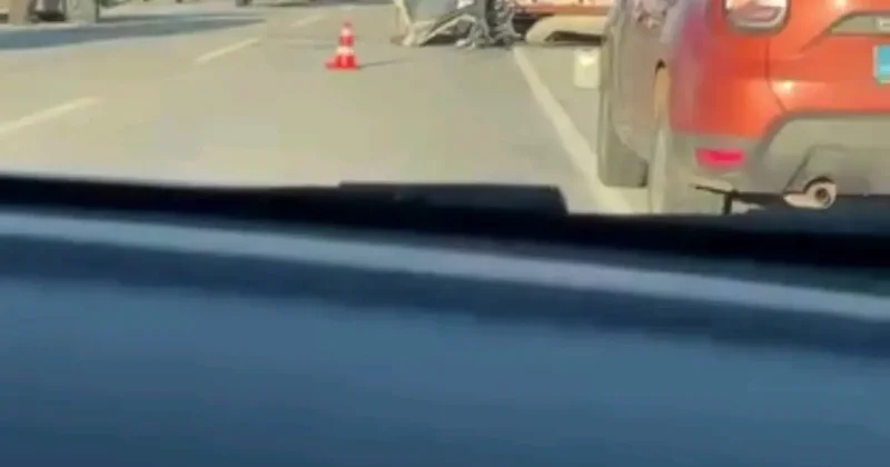 Edirne’de peş peşe kazalar: Hamzabeyli yolunda otomobil tıra çarptı, Demirhamlı’da tır sulama kanalında durabildi