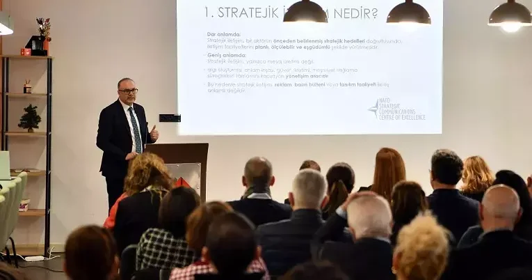 Doç. Dr. Bora Bayraktar, İKÜ’de stratejik iletişim ve kriz yönetimini anlattı