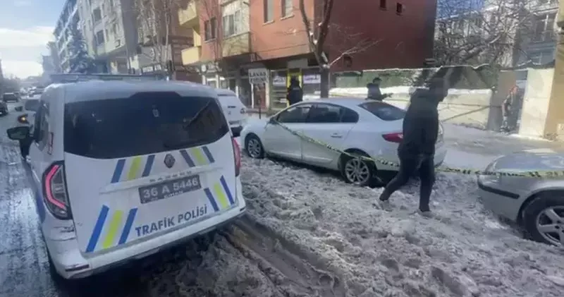 Çatıdan buz sarkıtı düştü; 1 yaralı