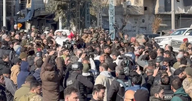 SDG’nin Halep te canlı kalkan olarak kullandığı sivillerin tahliyesi sürüyor VİDEO İZLE