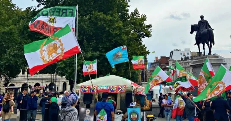 X, İran bayrağını 1979 Devrimi öncesinde kullanılan bayrakla değiştirdi!