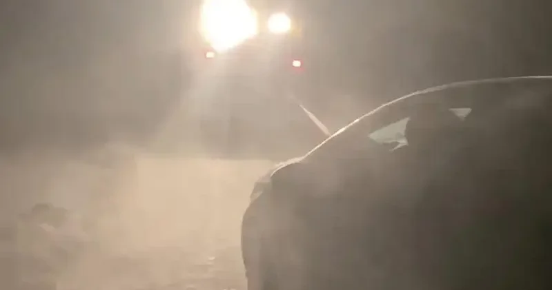 Karda mahsur kalan sürücüyü İl Özel İdaresi ekipleri kurtardı