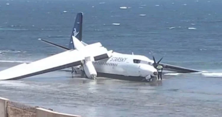 Somali den kalkan 50 mürettebatlı uçak Hint Okyanusu’na indi