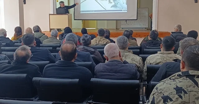 Kemaliye de muhtarlar çığ tehlikesine karşı bilgilendirildi Erzincan Haberleri