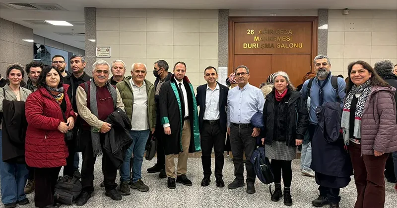 Gazeteci Ercüment Akdeniz’in yargılandığı dava ertelendi, yurt dışına çıkış yasağı devam edecek