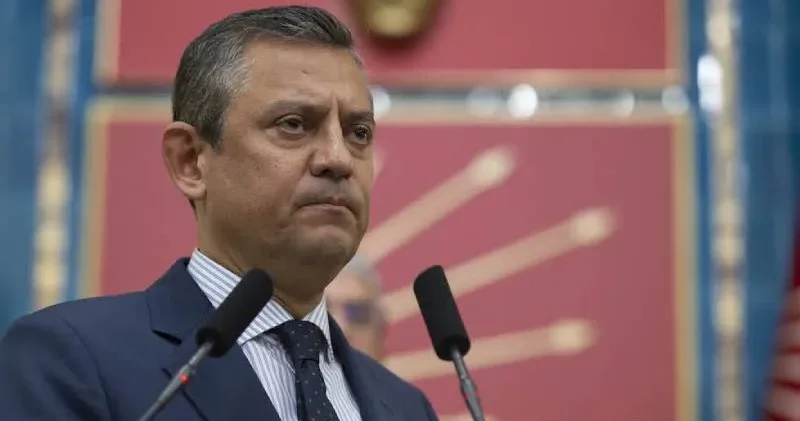 CHP den Mesut Özarslan ın istifası ardından grup toplantısı: Özel, partili belediye başkanlarıyla salona geldi