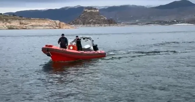 Dalgıç polisler Keban Baraj sahasında yaşlı adamı arıyor Elazığ Haberleri