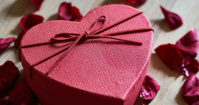 Sevgililer Günü için hediye araştırması: Pahalı olan değil, düşünülmüş olan kazanıyor