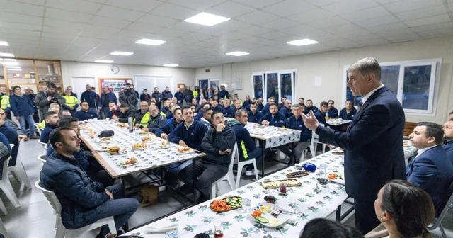 Başkan Tugay, mesaiye emekçi ile başladı İzmir Haberleri