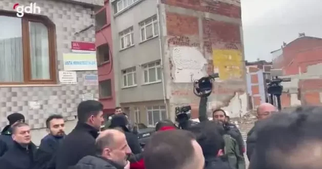 İstanbul daki CHP provokasyonuna vatandaş tokadı: 7 yıldır enkazı kaldıramadın bugün mü aklına geldi...