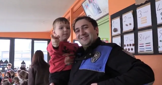 Bayrak sevgisi etkinliğinde minikler keyifli anlar yaşadı Eskişehir Haberleri