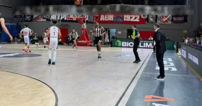 Yunan taraftarlardan Beşiktaş maçında hadsiz pankart