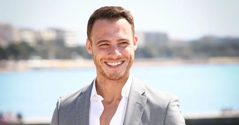 Kerem Bursin in kapısını çaldılar