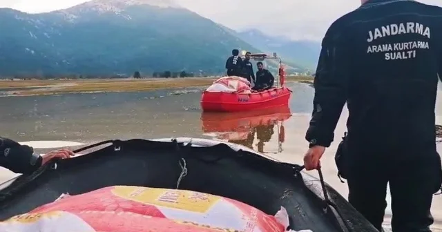 Yaylada mahsur kalan çoban ve yüzlerce hayvana botla yem ile erzak taşıdılar Antalya Haberleri